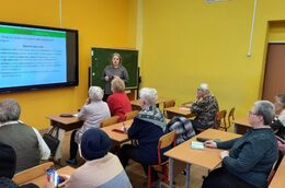 В социальном центре в Путевом проезде открыли набор пенсионеров в группу по работе со смартфоном
